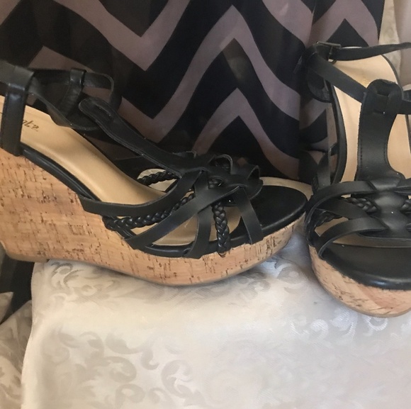 Mulata Dress, shoes & coordinating necklace #1 - Picture 5 of 8